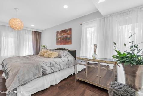 19 W Parkway Place Holmdel NJ 07733