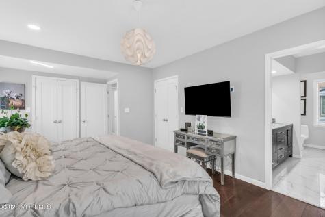 19 W Parkway Place Holmdel NJ 07733