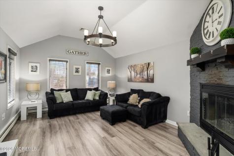 5 Pin Oak Drive New Egypt NJ 08533