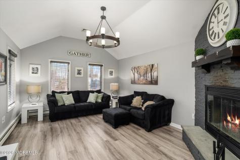5 Pin Oak Drive New Egypt NJ 08533