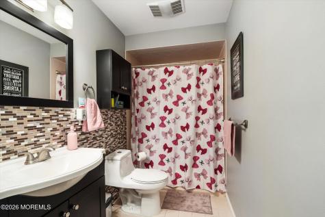 5 Pin Oak Drive New Egypt NJ 08533