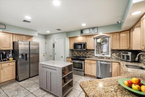 5 Pin Oak Drive New Egypt NJ 08533