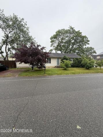 49 Elm Street Beachwood NJ 08722