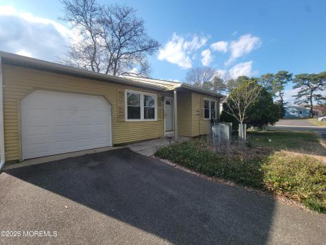 31 Chelsea Drive Whiting NJ 08759