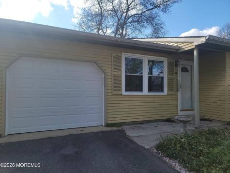31 Chelsea Drive Whiting NJ 08759