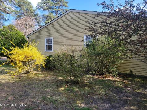 31 Chelsea Drive Whiting NJ 08759