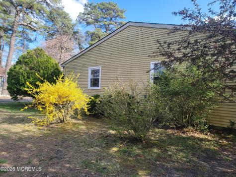 31 Chelsea Drive Whiting NJ 08759