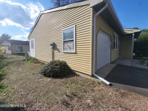 31 Chelsea Drive Whiting NJ 08759