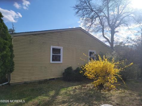 31 Chelsea Drive Whiting NJ 08759