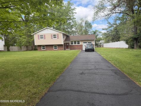25 Holiday Road Manalapan NJ 07726