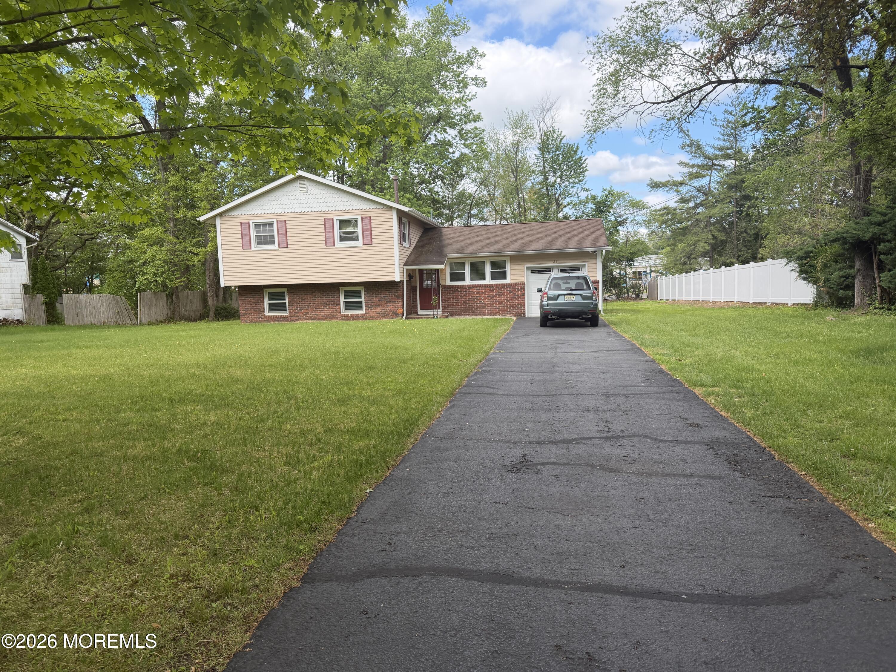 25 Holiday Road Manalapan NJ 07726