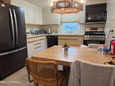 25 Holiday Road Manalapan NJ 07726