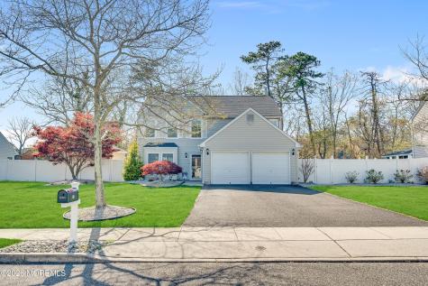 82 Moonlight Court Toms River NJ 08753
