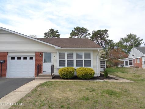 5 B Mohawk Court Whiting NJ 08759