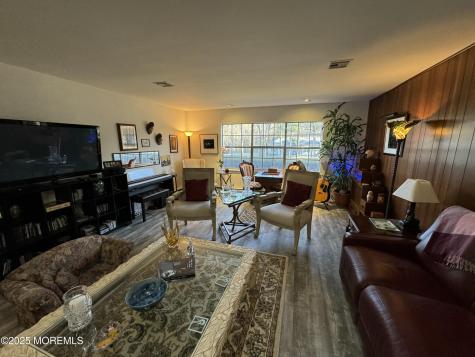 5B Buckingham Drive Lakewood NJ 08701