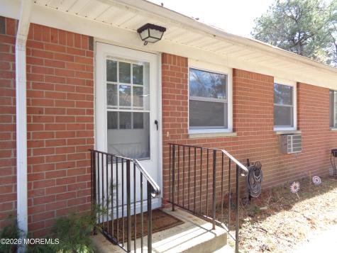 10 D Hamilton Lane Whiting NJ 08759
