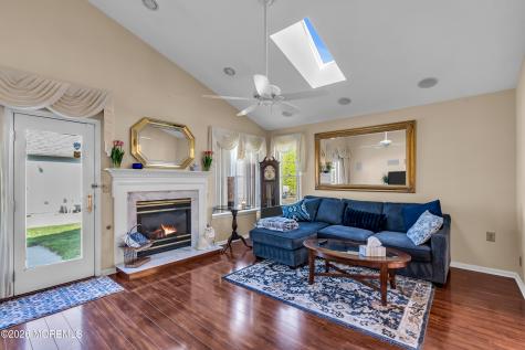 18 Grosunor Court Jackson NJ 08527