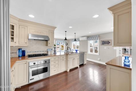 76 Jennie Drive Manahawkin NJ 08050