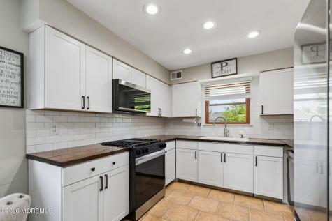 21 Cherry Bend Drive N Howell NJ 07731