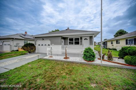 426 Saint Thomas Drive N Toms River NJ 08757
