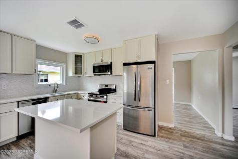 426 Saint Thomas Drive N Toms River NJ 08757