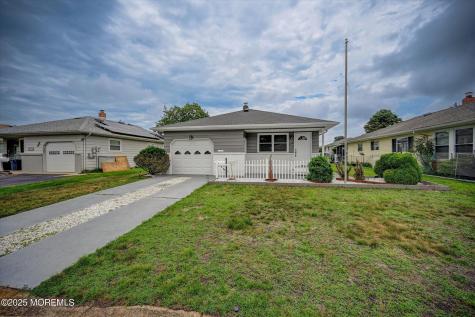 426 Saint Thomas Drive N Toms River NJ 08757
