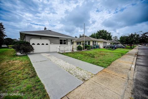 426 Saint Thomas Drive N Toms River NJ 08757