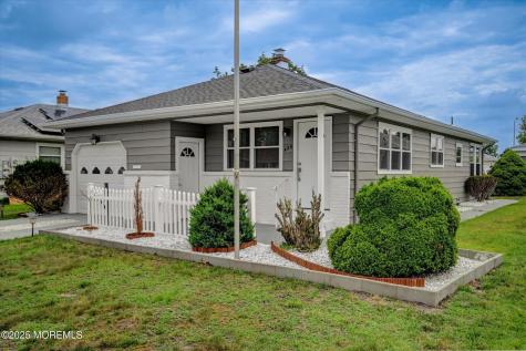 426 Saint Thomas Drive N Toms River NJ 08757