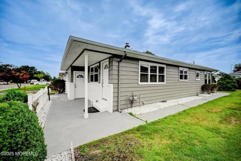 426 Saint Thomas Drive N Toms River NJ 08757