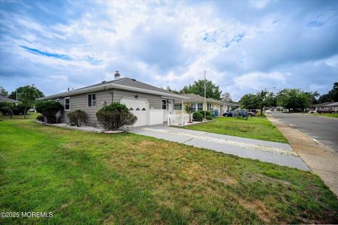426 Saint Thomas Drive N Toms River NJ 08757
