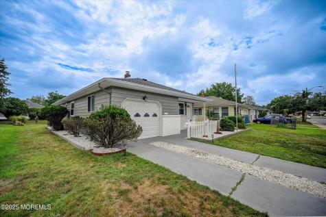 426 Saint Thomas Drive N Toms River NJ 08757