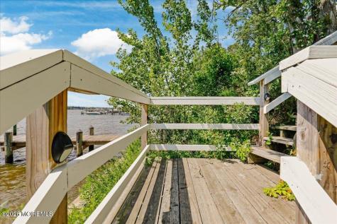 128 E Camp Walk Island Heights NJ 08732