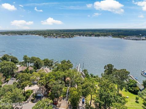 128 E Camp Walk Island Heights NJ 08732