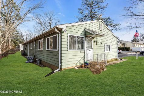 3 New Hampshire Lane Manchester NJ 08759