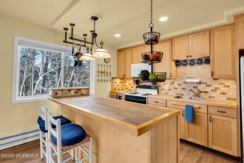3 New Hampshire Lane Manchester NJ 08759