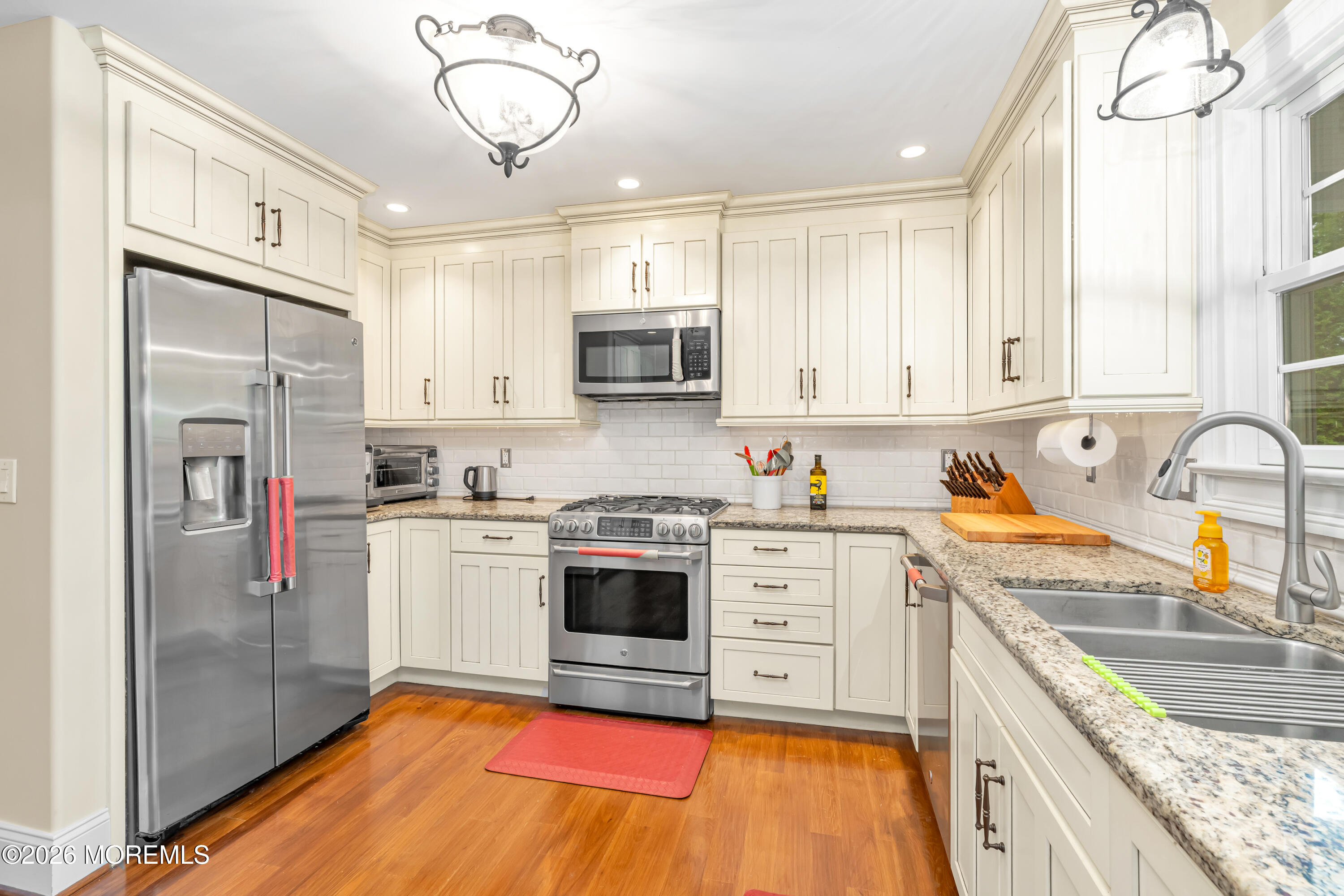 253 Academy Lane Manahawkin NJ 08050