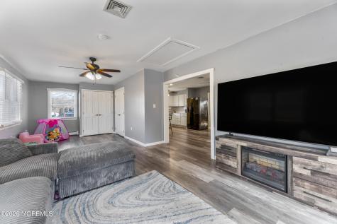 8 Tanglewood Drive Barnegat NJ 08005