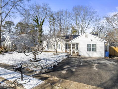 8 Tanglewood Drive Barnegat NJ 08005