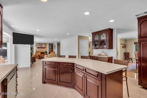 9 Woodcrest Terrace Englishtown NJ 07726