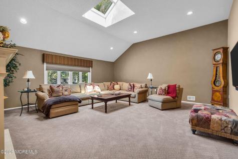 9 Woodcrest Terrace Englishtown NJ 07726