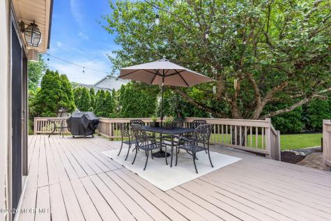 9 Woodcrest Terrace Englishtown NJ 07726