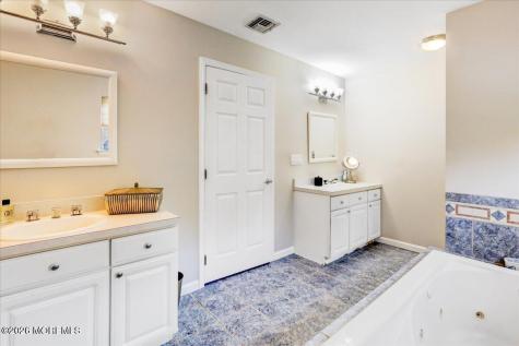 9 Cecilia Court Howell NJ 07731