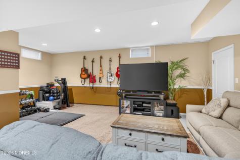 6 Lorenzo Court Matawan NJ 07747