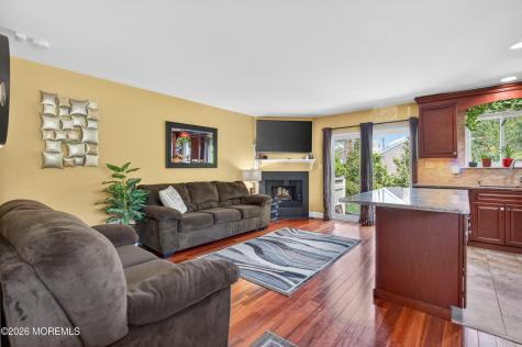 6 Lorenzo Court Matawan NJ 07747