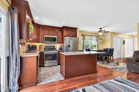 6 Lorenzo Court Matawan NJ 07747