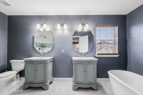10 Winged Foot Drive Manalapan NJ 07726