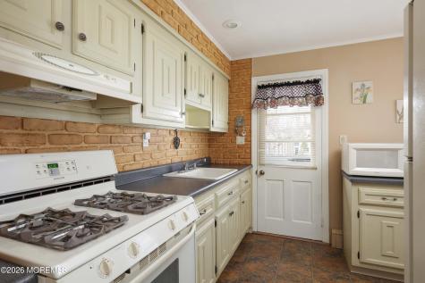 809 Shadylawn Way Cliffwood Beach NJ 07735