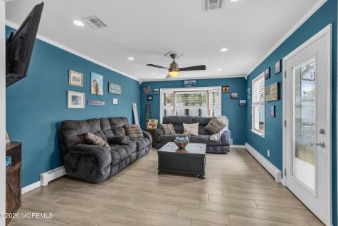 417 Anchor Avenue Beachwood NJ 08722