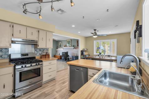 417 Anchor Avenue Beachwood NJ 08722