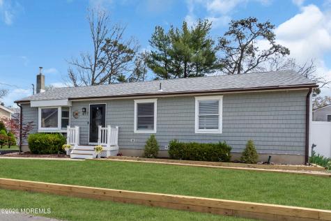 417 Anchor Avenue Beachwood NJ 08722